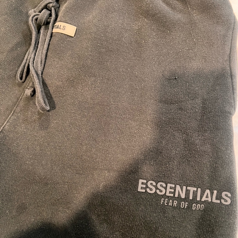 Gray essentials M shorts SZ “ S”